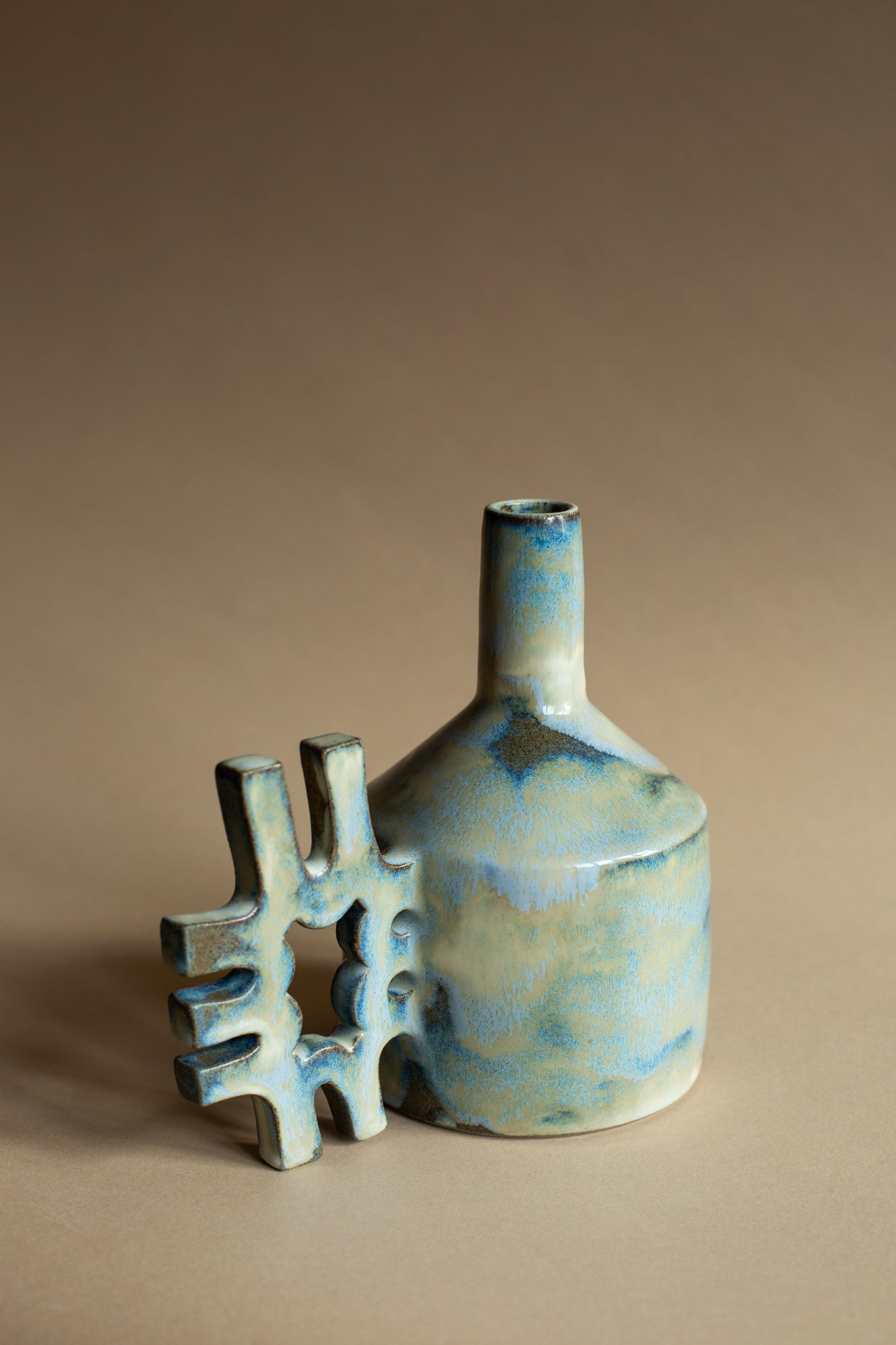 Oil-jug in dreamy glaze