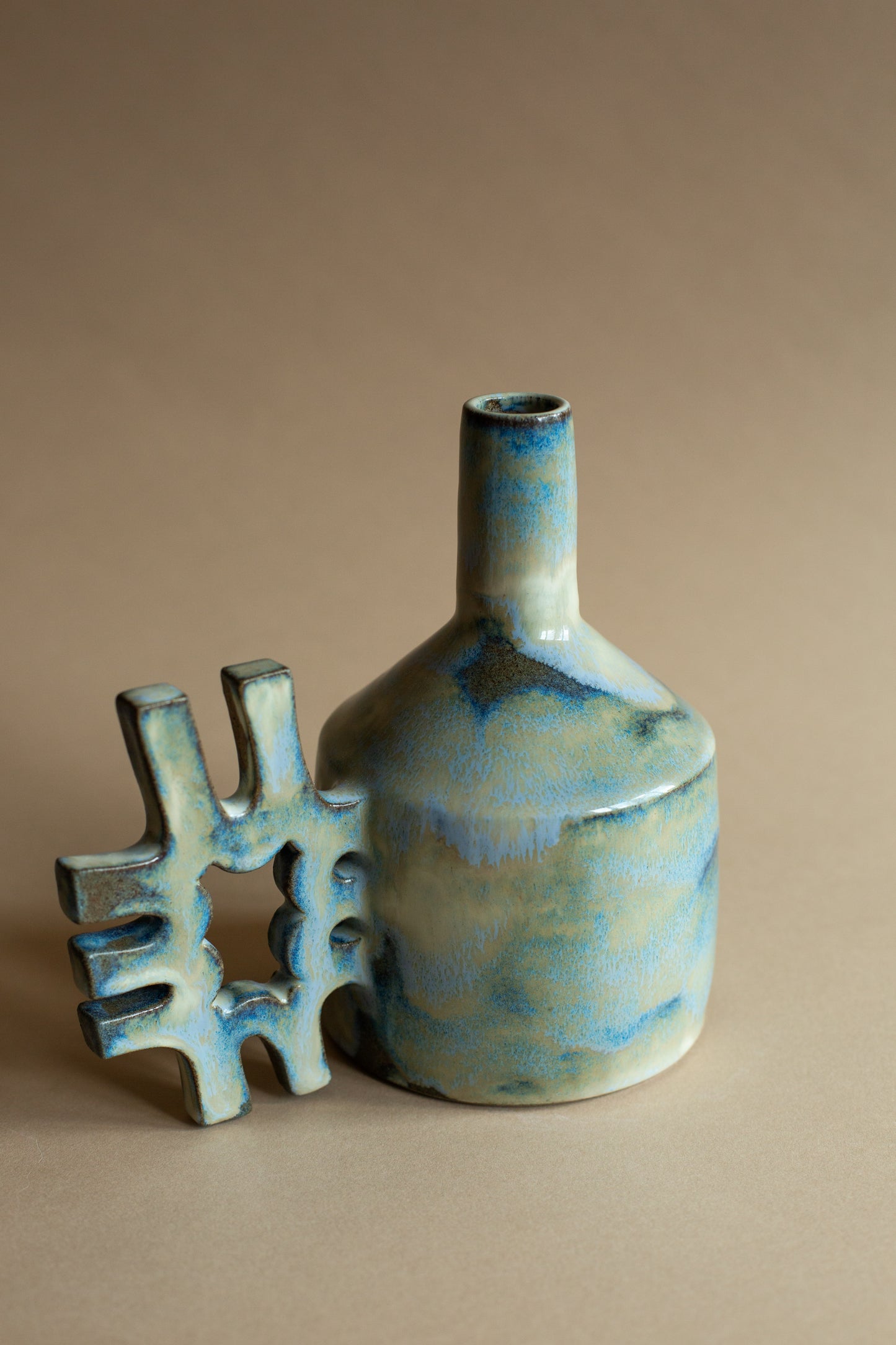 Oil-jug in dreamy glaze