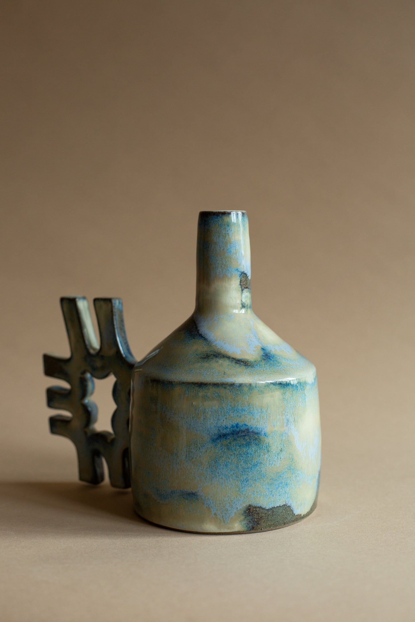 Oil-jug in dreamy glaze