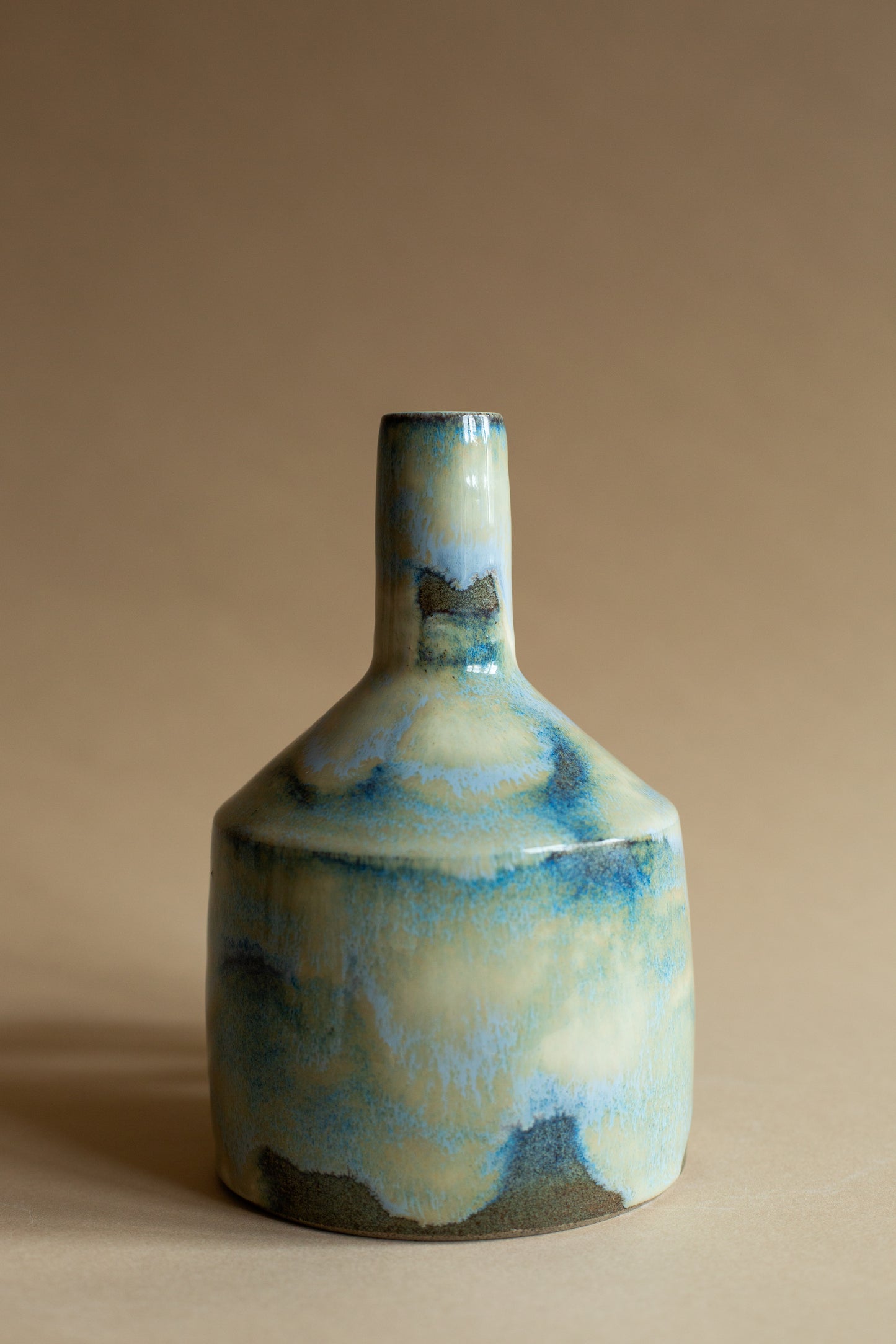 Oil-jug in dreamy glaze
