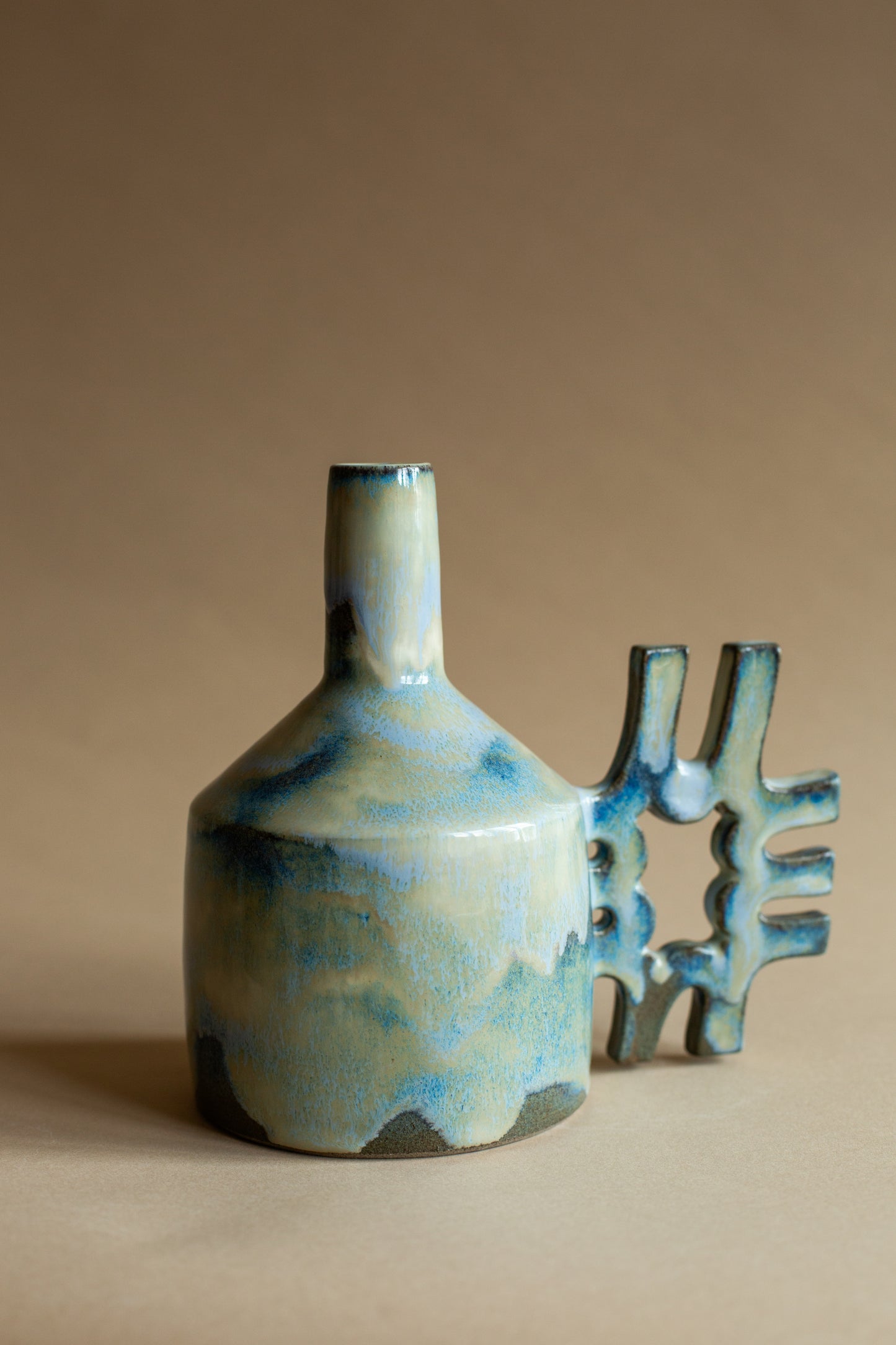 Oil-jug in dreamy glaze