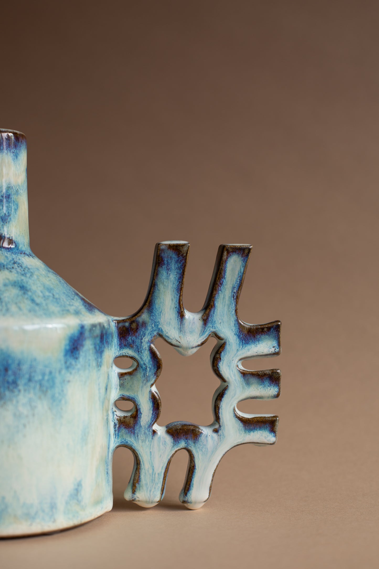 Oil-jug in drippy glaze