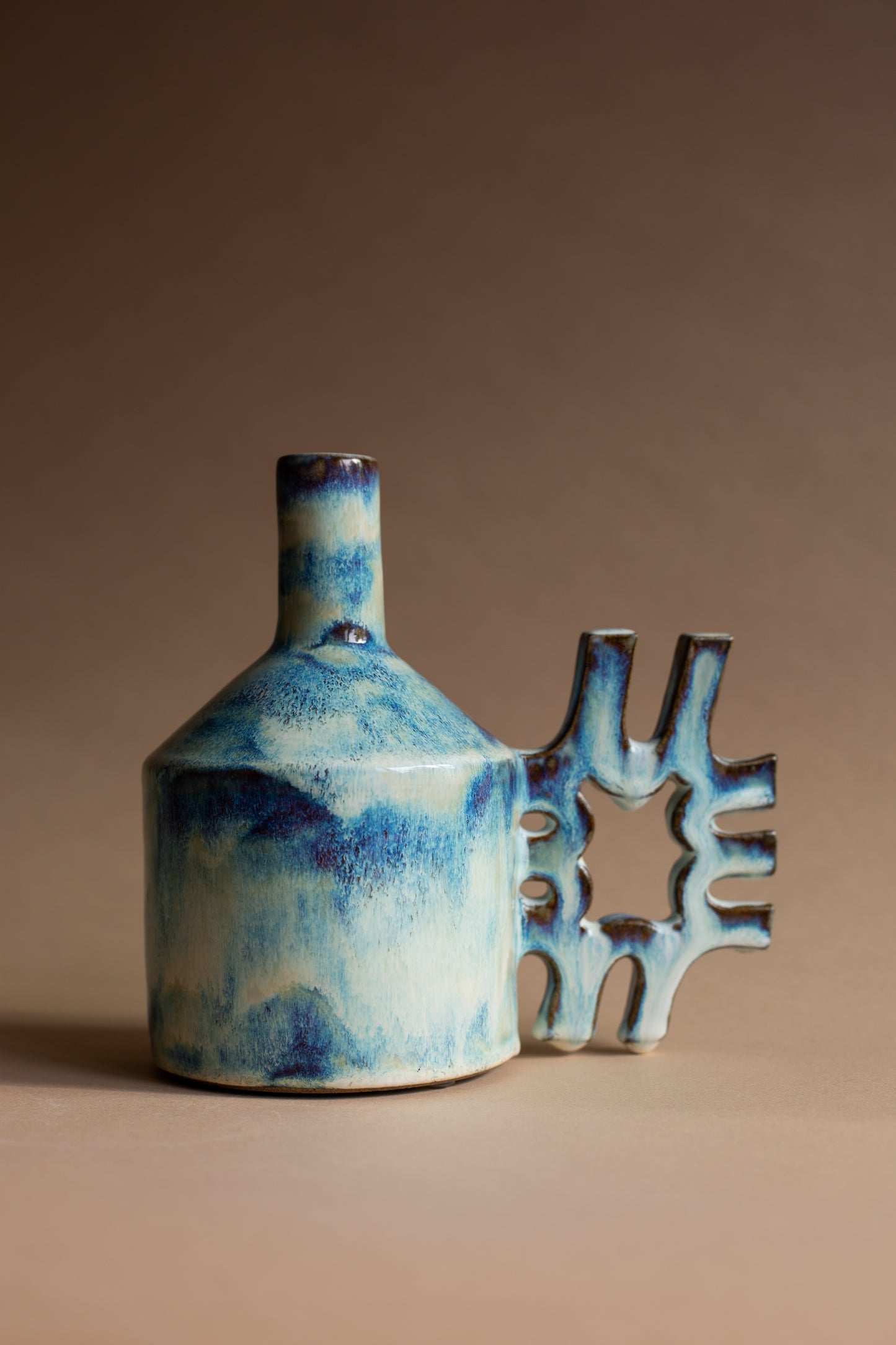 Oil-jug in drippy glaze