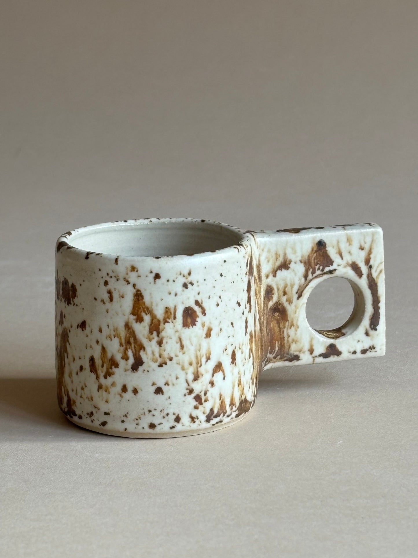 eggshell mug duo