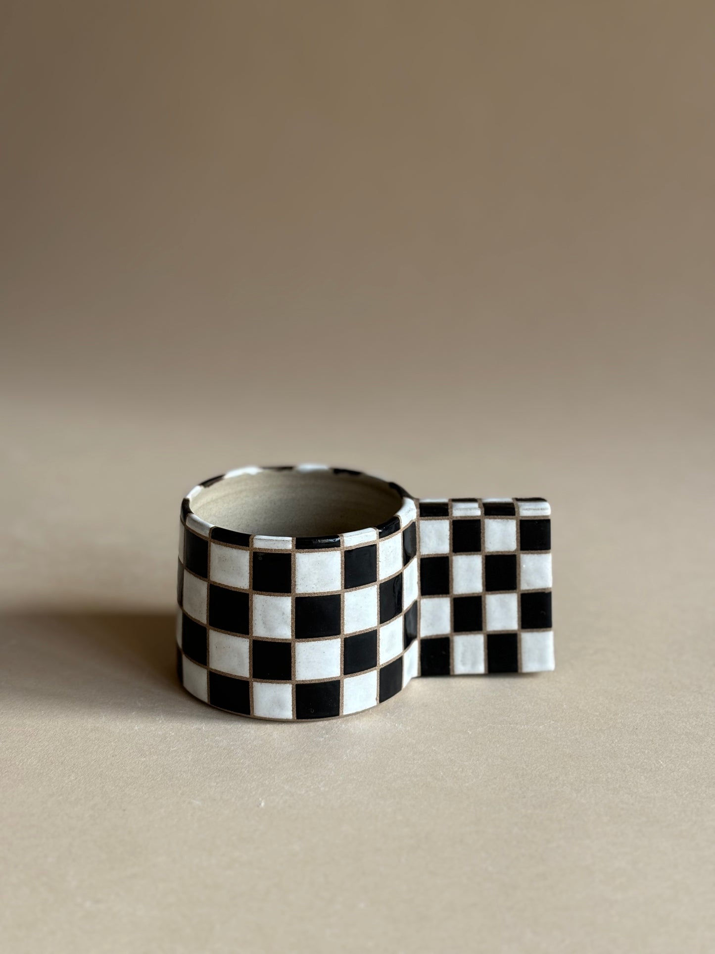 checkered mug