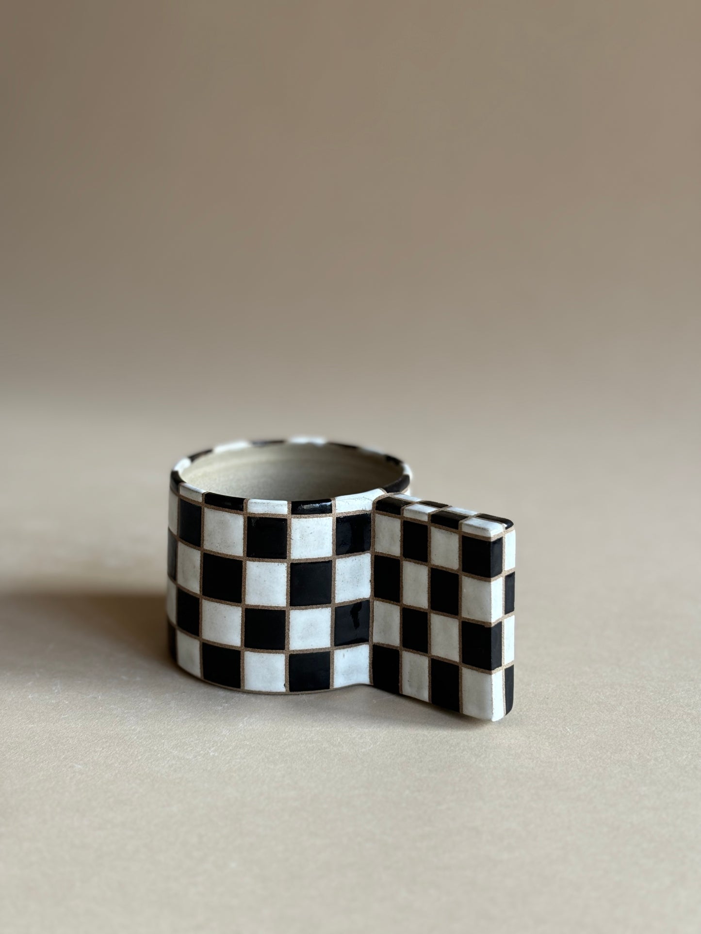 checkered mug