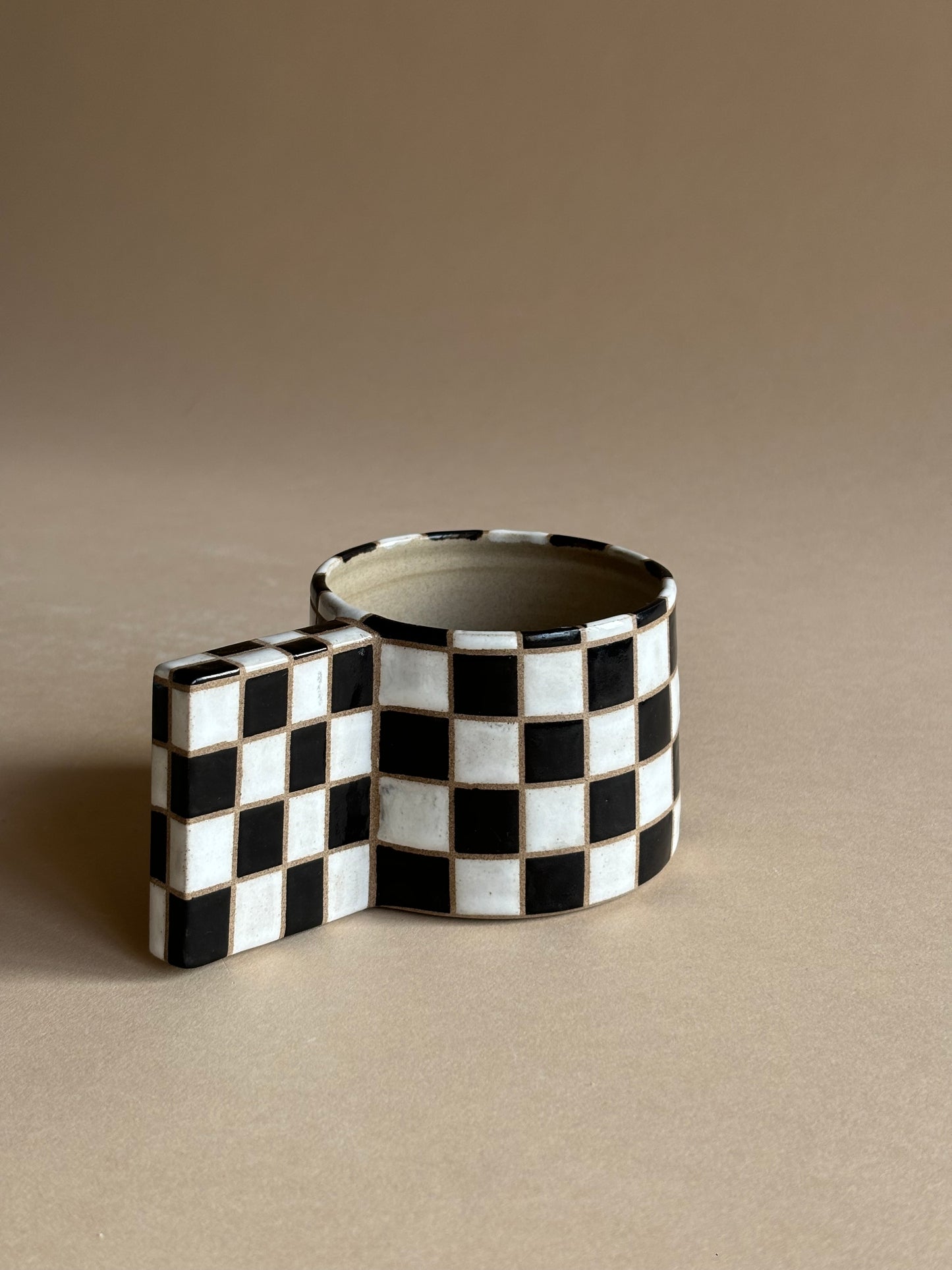 checkered mug