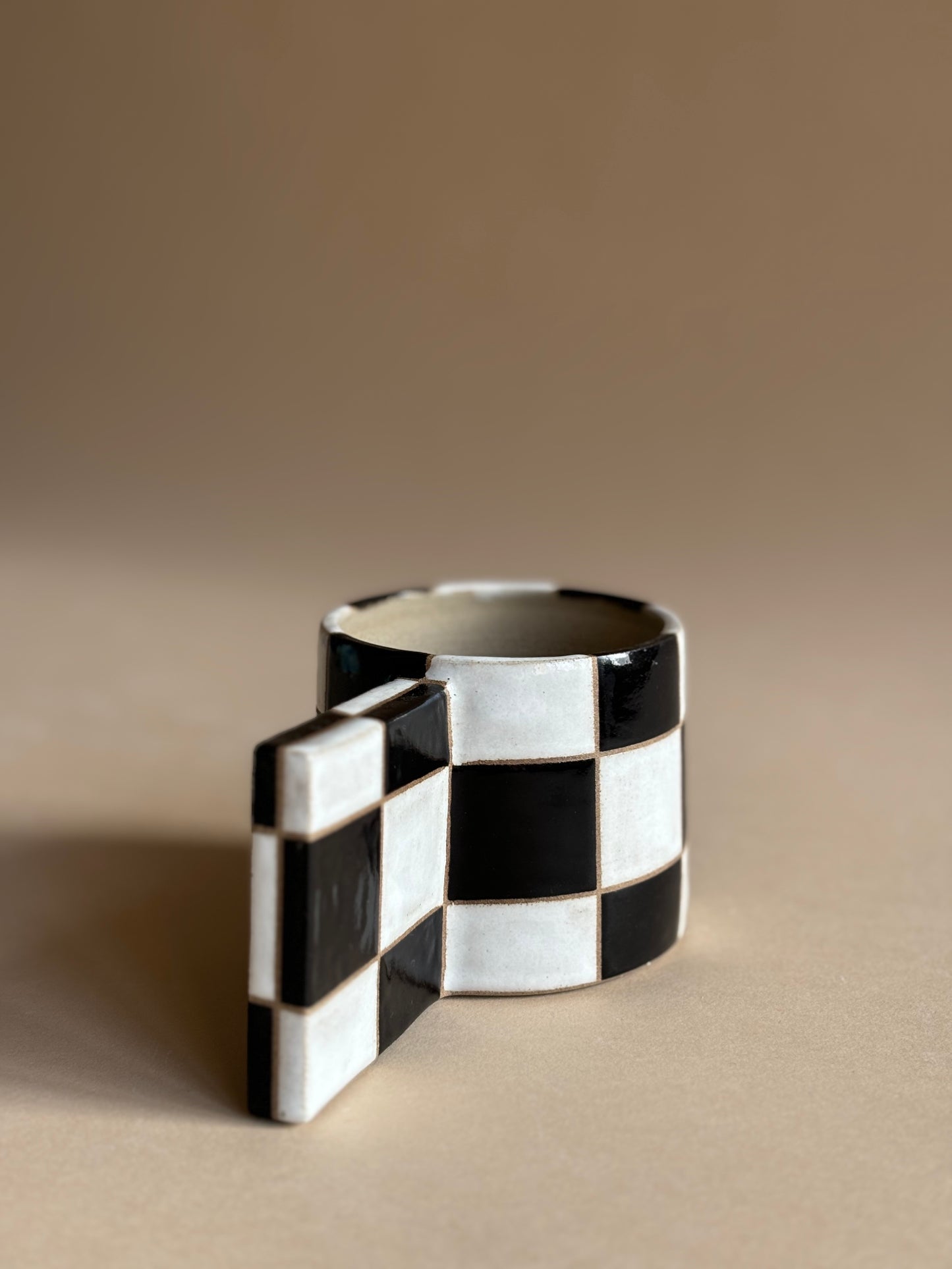 checkered mug