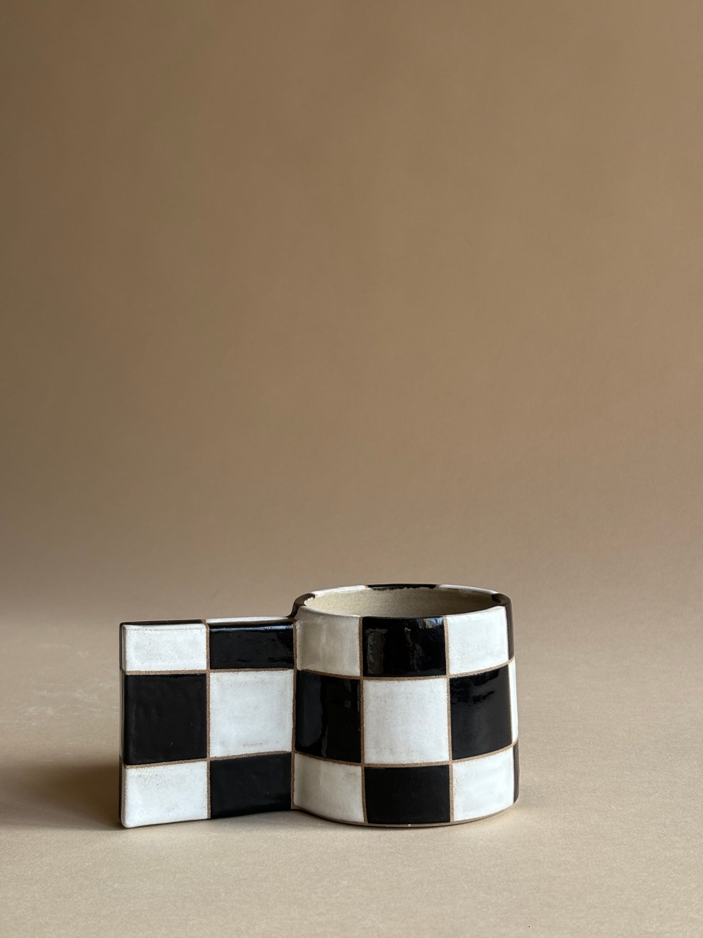 checkered mug