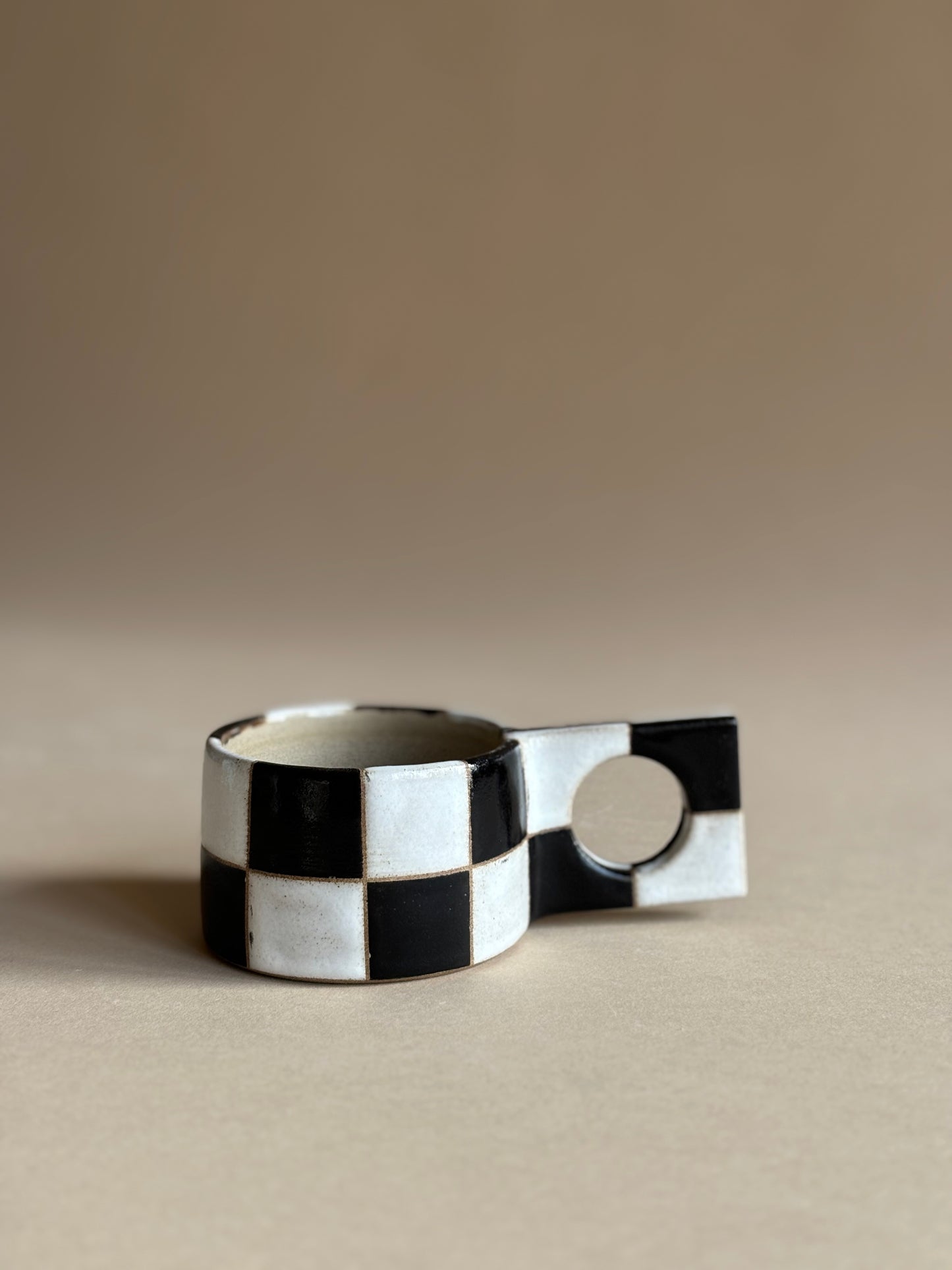 checkered mug