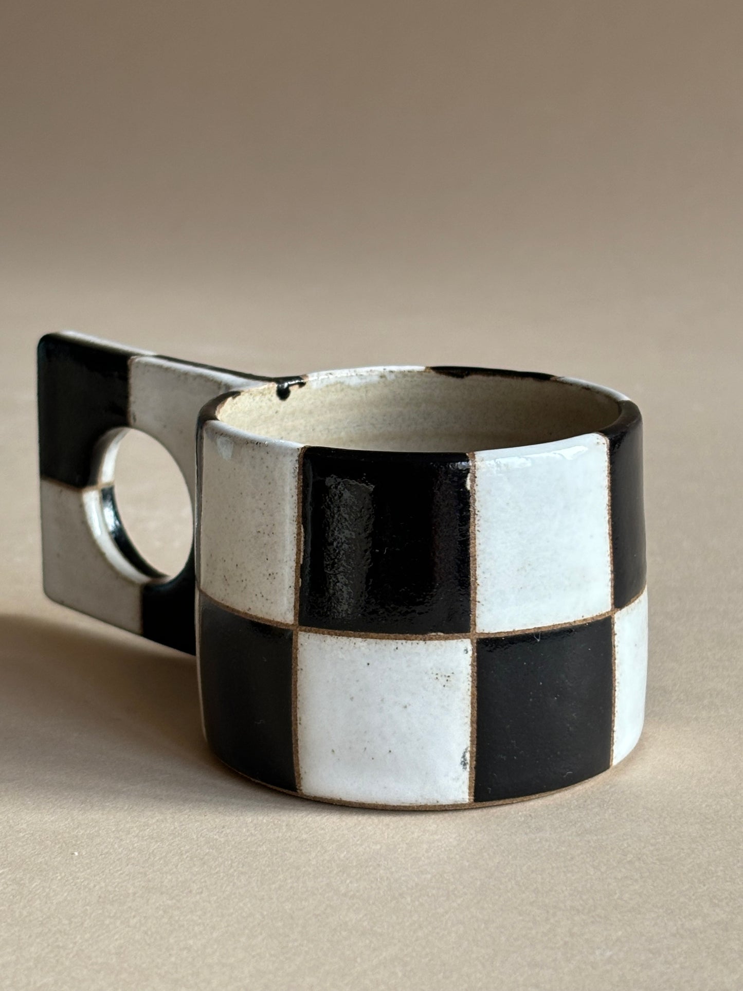 checkered mug